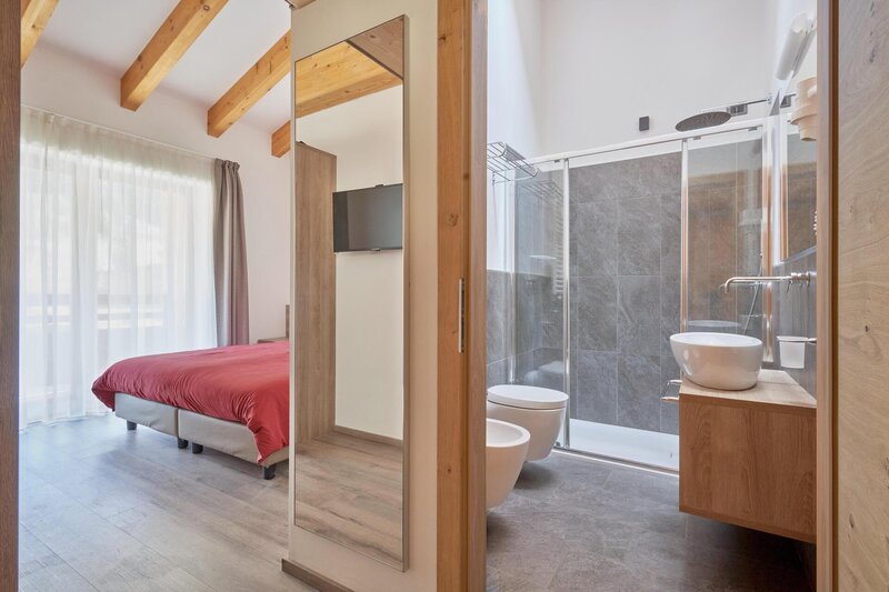 camera matrimoniale con bagno en-suite